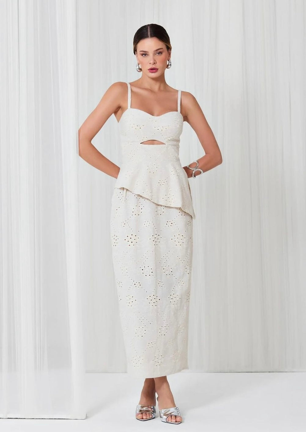 Vestido midi em laise