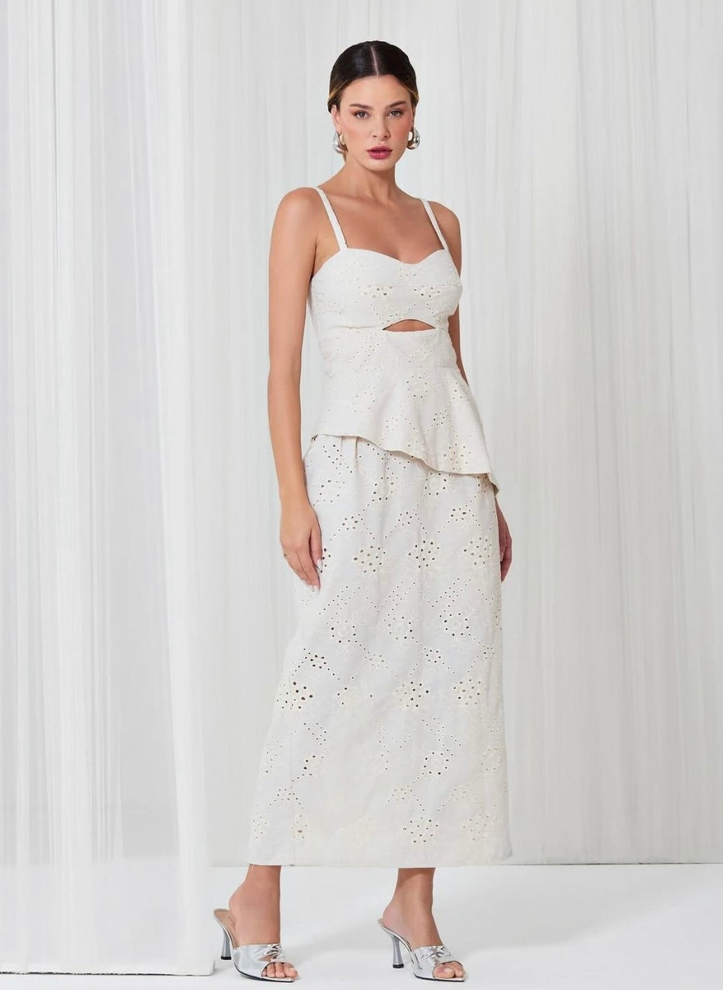 Vestido midi em laise